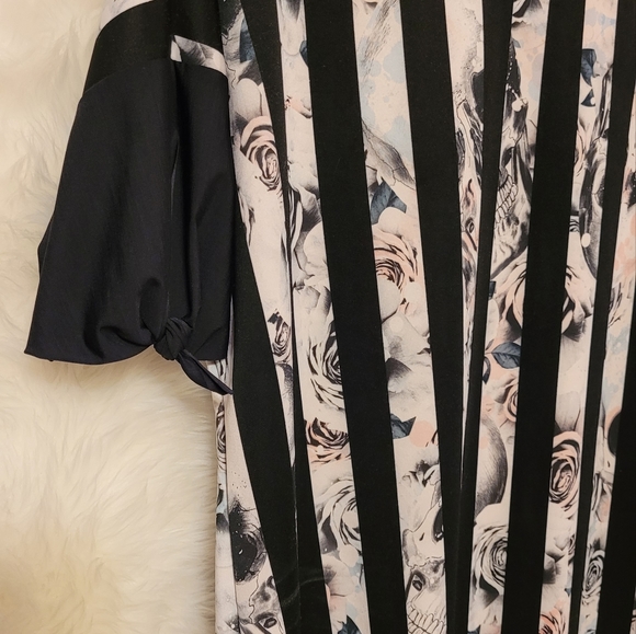 Skulls and Roses CasaLee Blouse - Picture 4 of 8